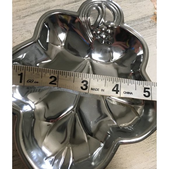 Set of seven silver plate, silver toned serving trays various sizes - Picture 9 of 10